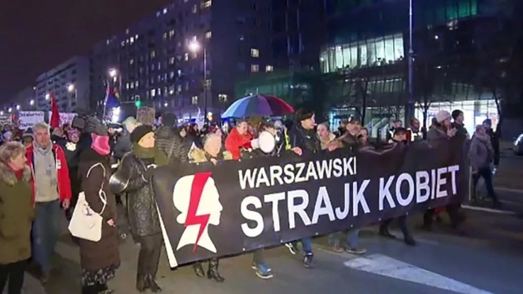 Strajk kobiet w największych polskich miastach (wideo)