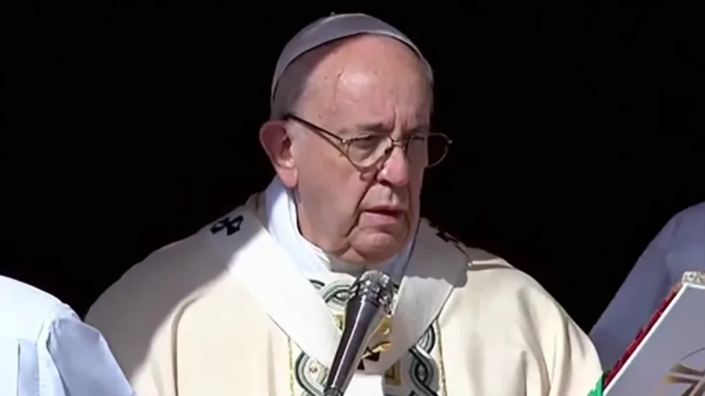 Wielkanoc w Watykanie. Tysiące osób modliło się z papieżem Franciszkiem na placu św. Piotra (wideo)