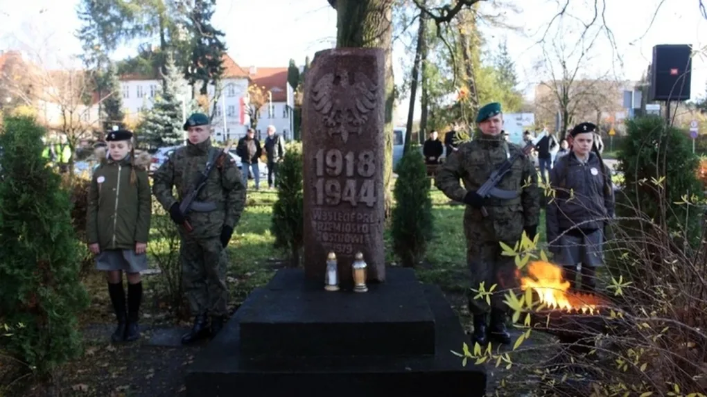 Miasto usunęło obelisk pod Dębem Wolności