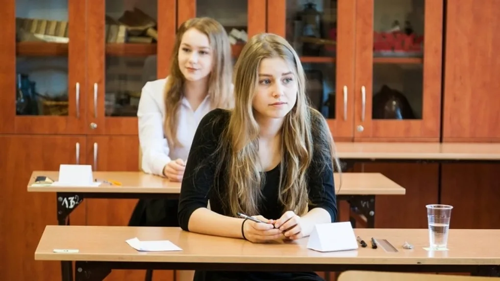 Gimnazjaliści mierzą się z częścią matematyczno-przyrodniczą (zdjęcia)