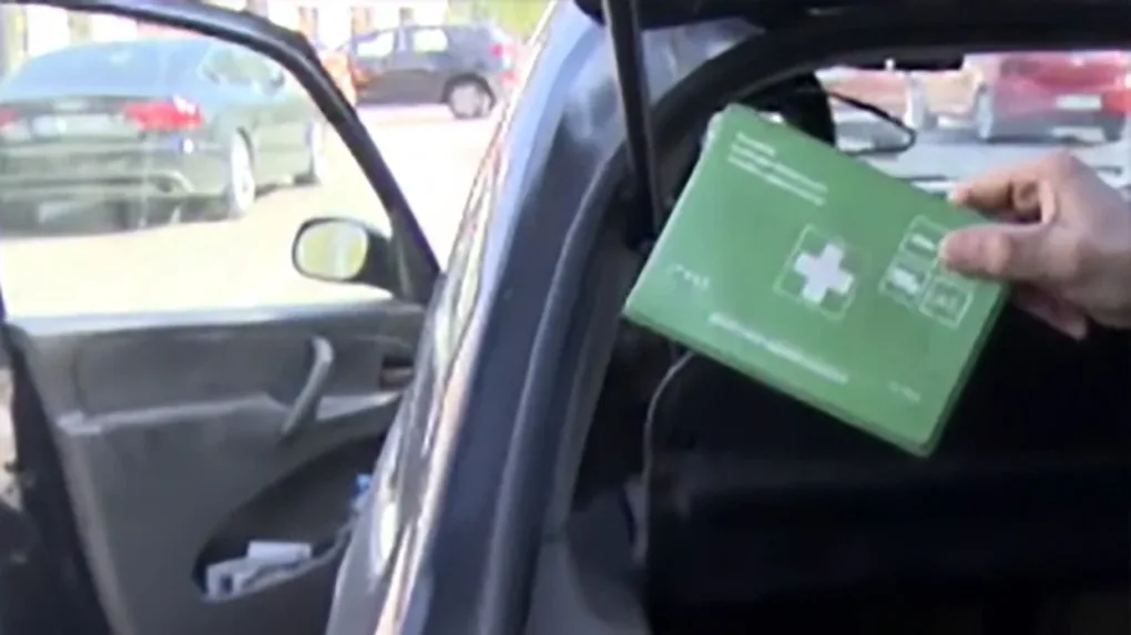 Mandat za brak apteczki. Rząd chce wprowadzić obowiązek posiadania jej w samochodzie (wideo)