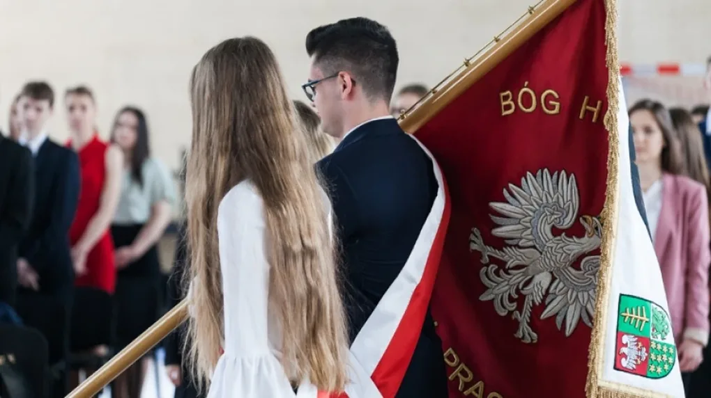 Maturzyści 'Kopernika' opuścili szkolne mury (zdjęcia, wideo)