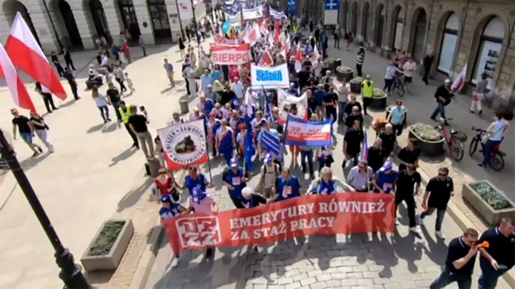 'Polska potrzebuje wyższych płac'. Pochód pierwszomajowy w Warszawie (wideo)