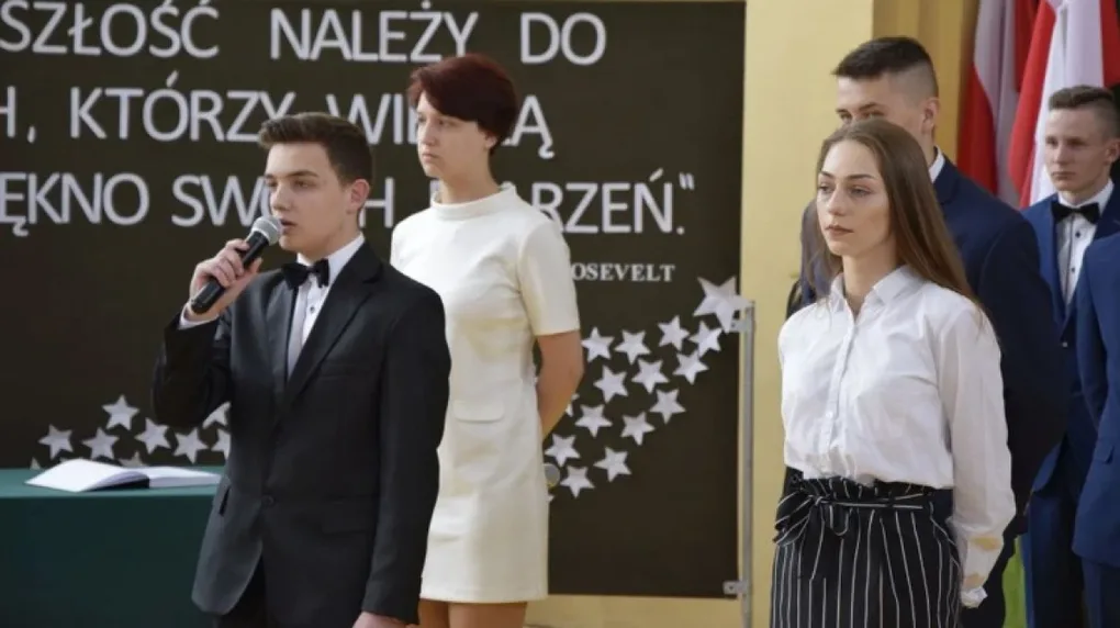 Maturzyści lubiejewskiej placówki opuścili szkolne mury (zdjęcia)