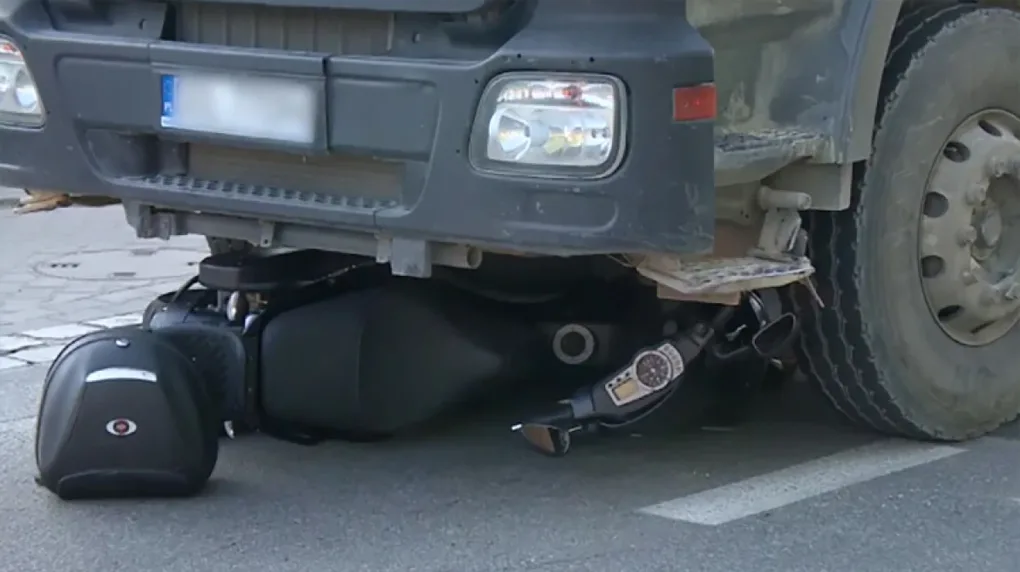 Jechał skuterem, wpadł pod betoniarkę. Tragiczny wypadek we Wrocławiu (wideo)