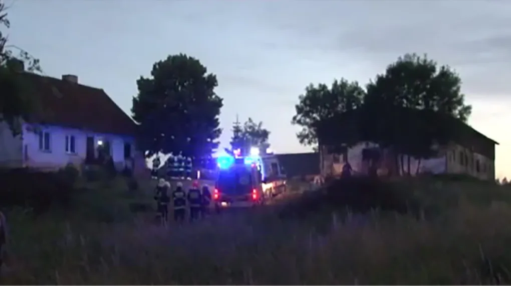 Podpaliła swój dom i samochód (wideo)