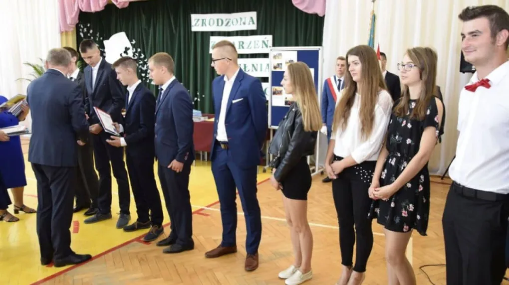 Odebrali świadectwa i rozpoczęli wakacje (zdjęcia)