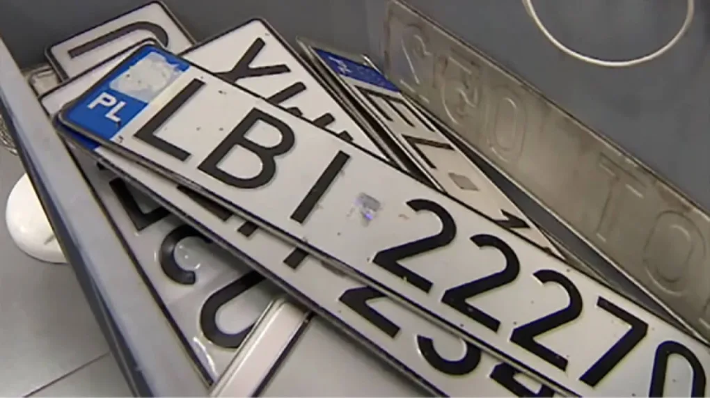 Koniec z obowiązkową wymianą tablic rejestracyjnych? (wideo)