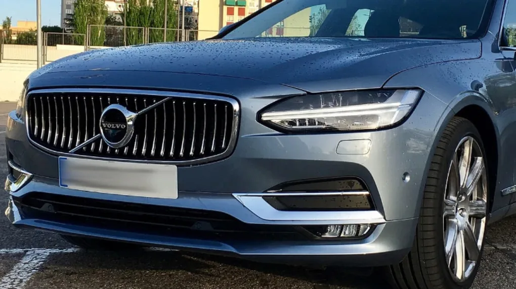 Włamanie do zaparkowanego volvo przy ul. Różańskiej