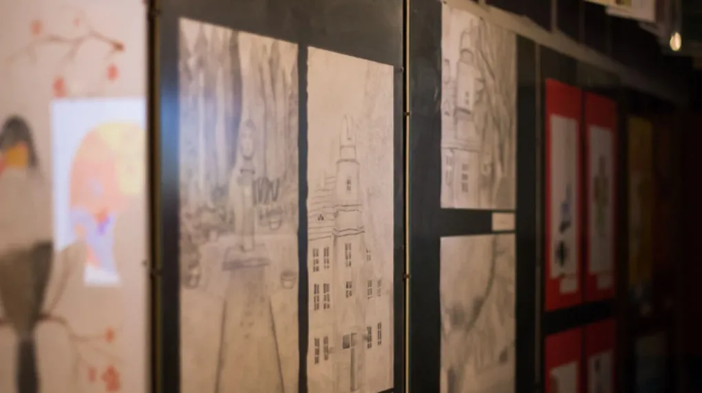 Prace plastyczne w ostrowskiej restauracji