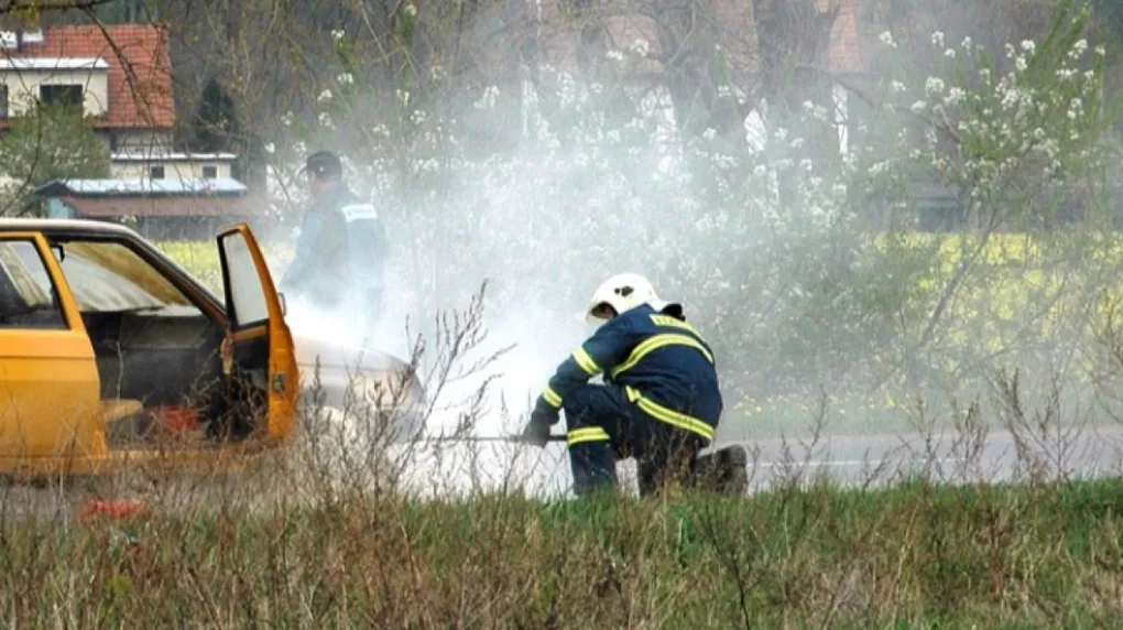 Pożar volkswagena golfa w gminie Andrzejewo