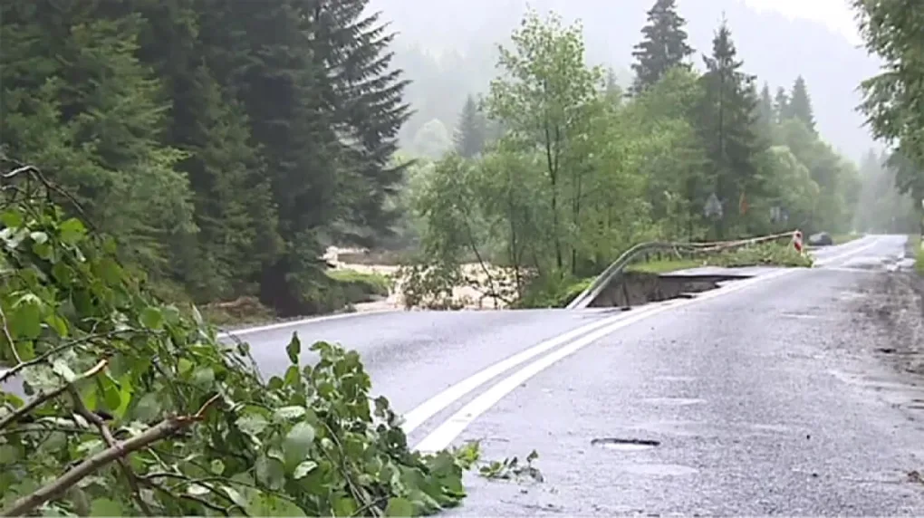 Podtopienia, zerwane drogi, hektary zniszczonych lasów. Nawałnice zostawiły spustoszenie w całej Polsce (wideo)