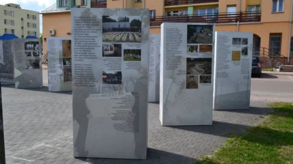 Wystawa 'Kwatera Ł - panteon narodowy pod cmentarnym murem'