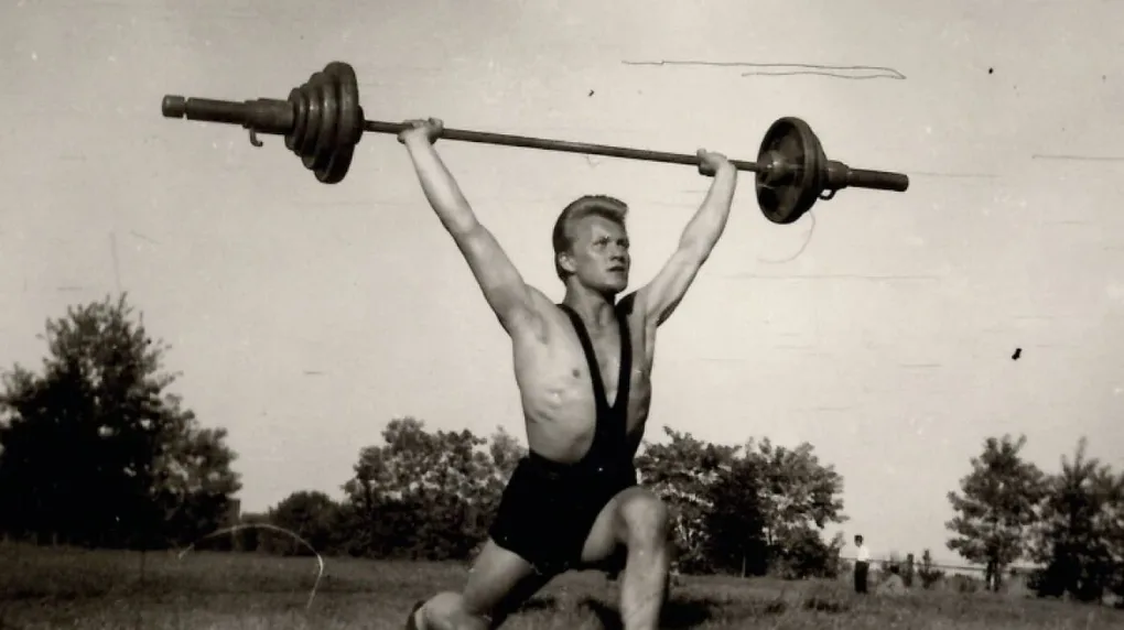 Dawne fotografie z treningu ostrowskiego atlety (zdjęcia)