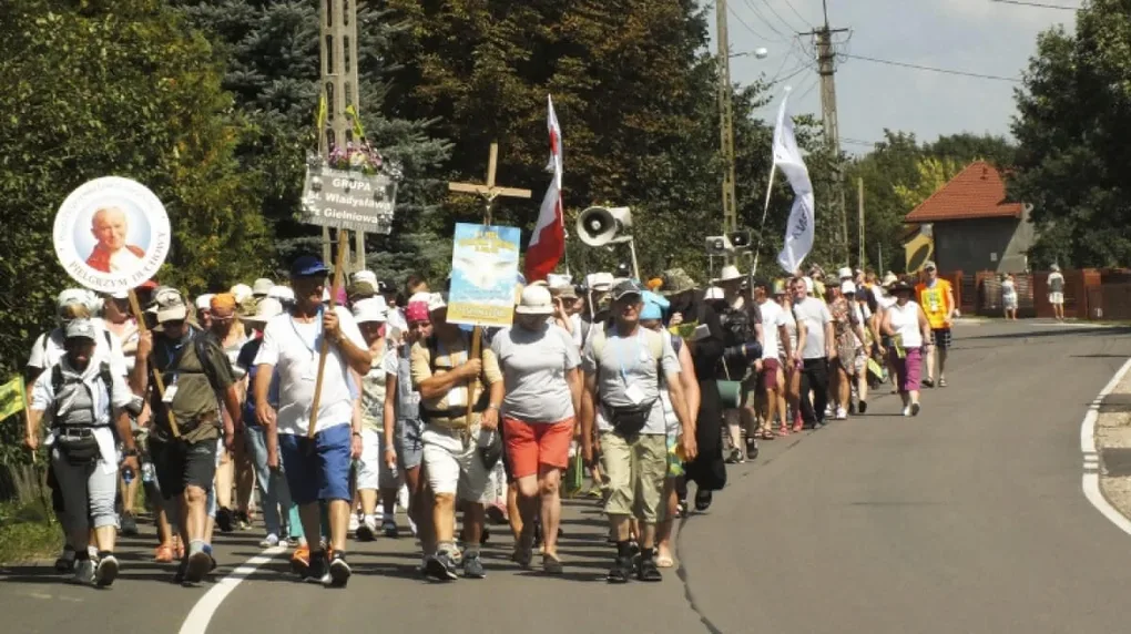 Po noclegu w Sadownem idą do Pniewnika (zdjęcia, wideo)