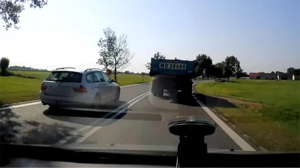 Bezmyślny kierowca bmw (wideo)