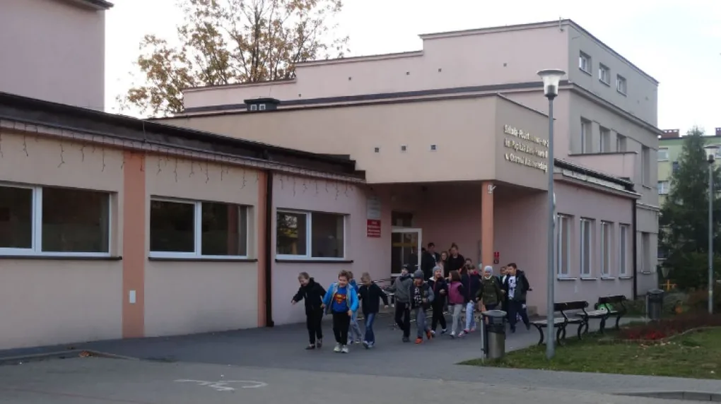 Ewakuacja społeczności szkolnej ostrowskiej 'dwójki' (zdjęcia)