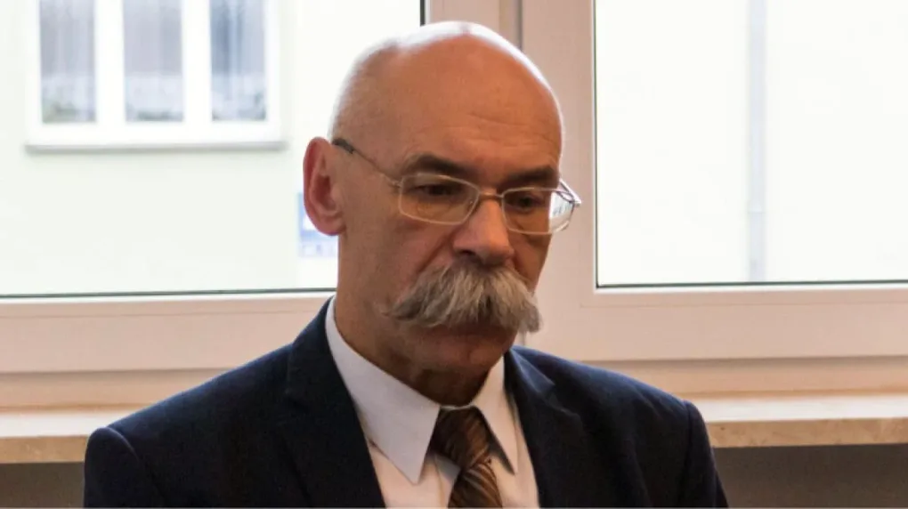 Jakie miesięczne wynagrodzenie dla starosty ostrowskiego?