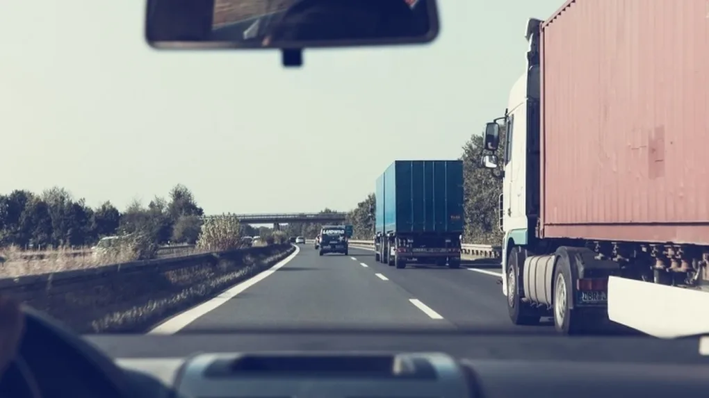 Kierowcy ciężarówek zapłacą więcej za przejazd autostradą (wideo)