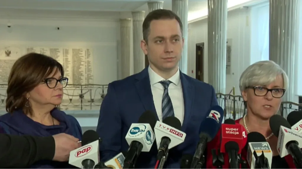 'Polityczna odpowiedzialność spoczywa na Macierewiczu'. Opozycja o zatrzymaniu byłego rzecznika MON przez CBA (wideo)