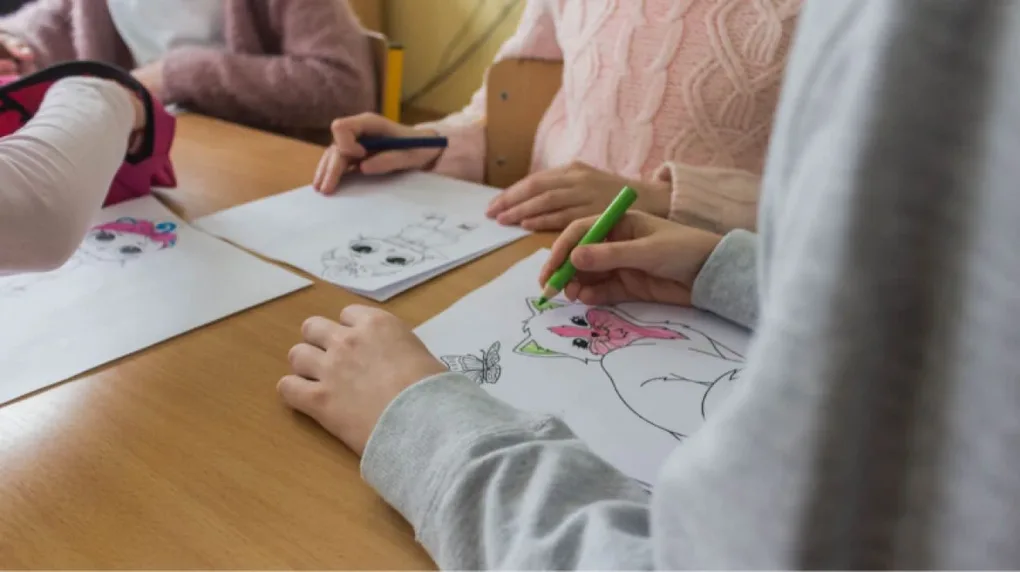 Gry i zabawy świetlicowe w 'czwórce' (zdjęcia)