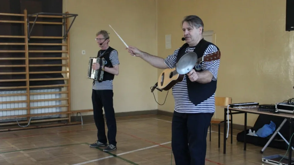 Szanty w ostrowskiej 'jedynce' (zdjęcia)
