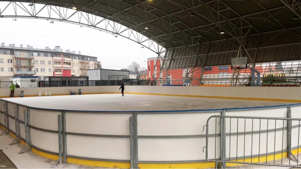 Ostatnie dni sezonu ostrowskiego lodowiska