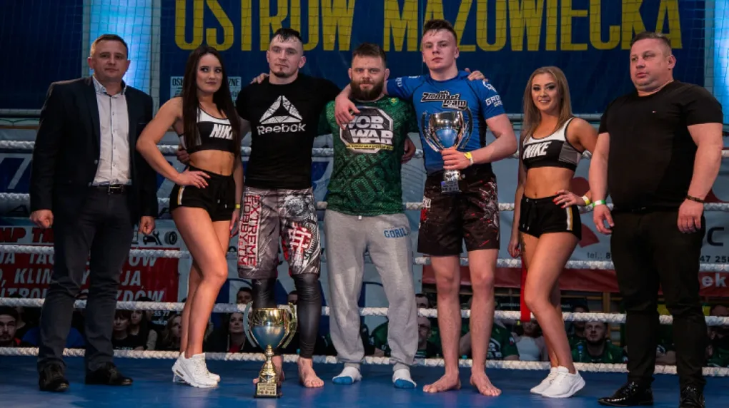 Grzegorz Gamdzyk kończy walkę przed czasem (wideo)