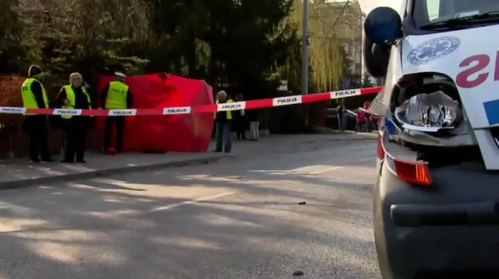 Tragiczny wypadek. Karetka śmiertelnie potrąciła 9-latkę (wideo)