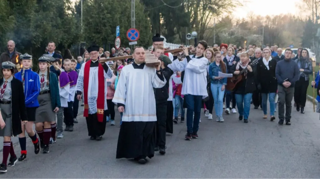 Droga krzyżowa w Komorowie (zdjęcia)