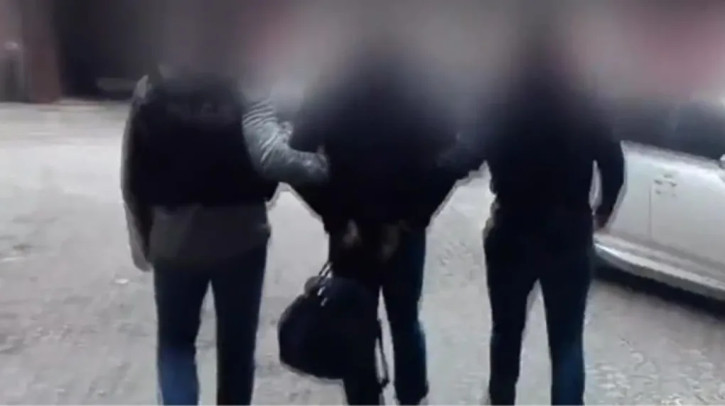 Poszukiwany listem gończym ukrywał się dwa lata. 'Łowcy głów' schwytali go na dk nr 8 (wideo)