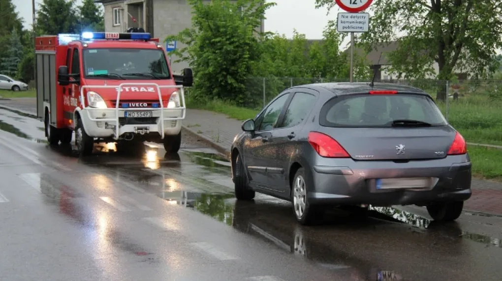 Kierowca forda na ostrowskich tablicach uciekł z miejsca wypadku