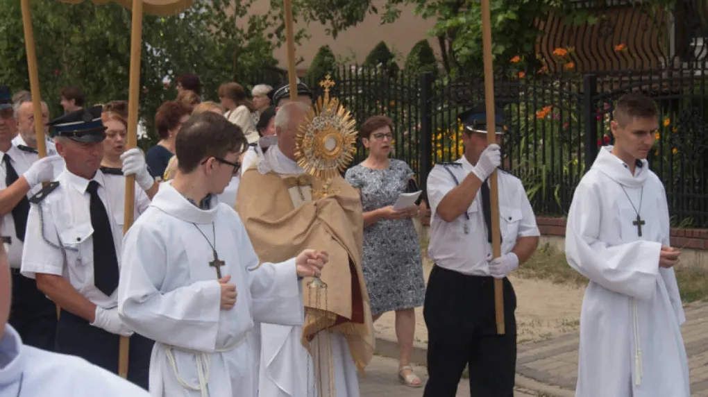 Procesja Bożego Ciała w parafii pw. Chrystusa Dobrego Pasterza (zdjęcia, wideo)