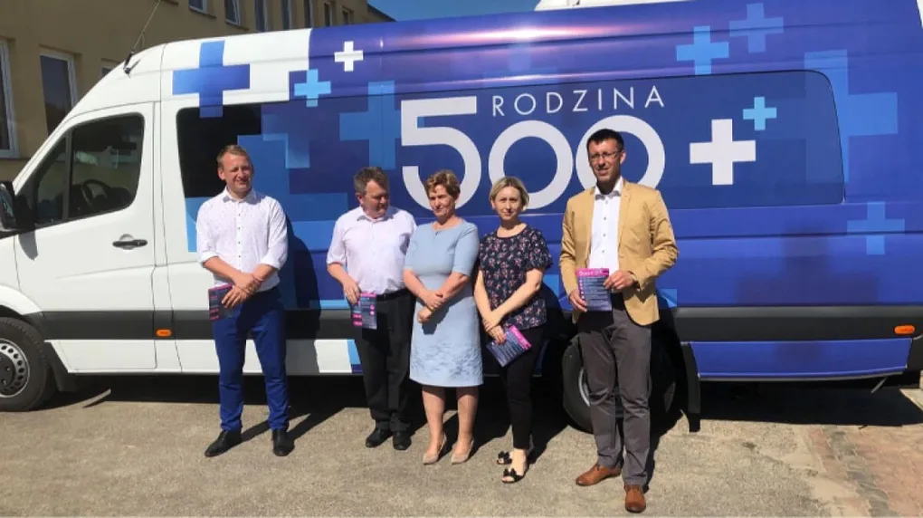 Rodzina 500+: bus informacyjny w powiecie ostrowskim