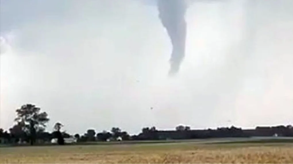 Zalążek trąby powietrznej w okolicach Przasnysza (wideo)