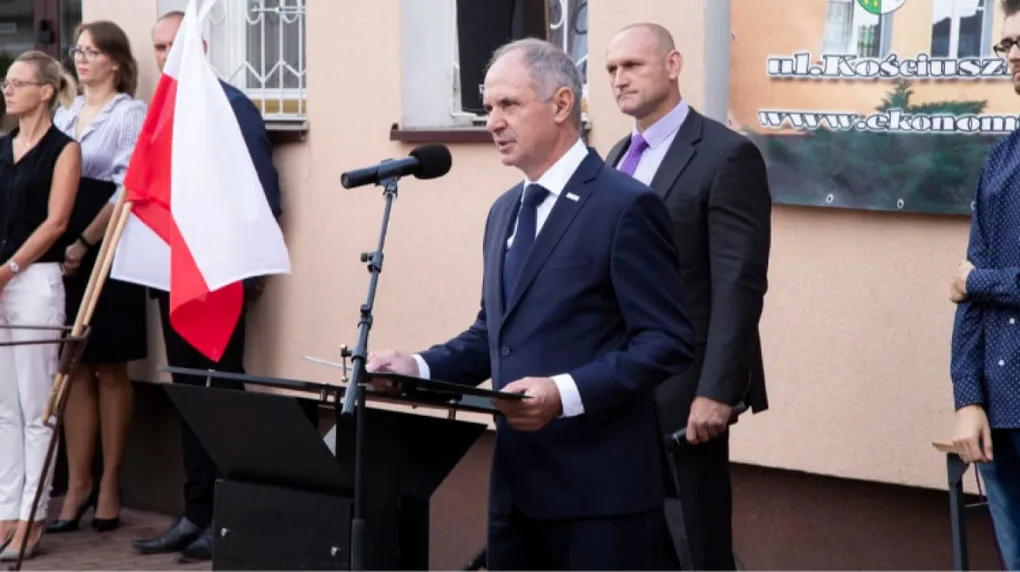 Nowi dyrektorzy szkół w powiecie ostrowskim