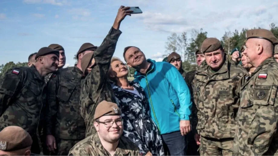 Terytorialsi i para prezydencka sprzątali ostrowskie lasy