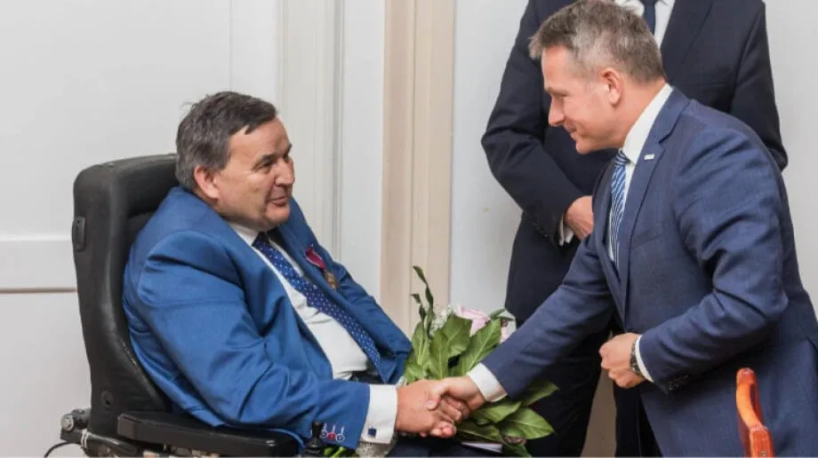 Brązowy Krzyż Zasługi dla Krzysztofa Listwona