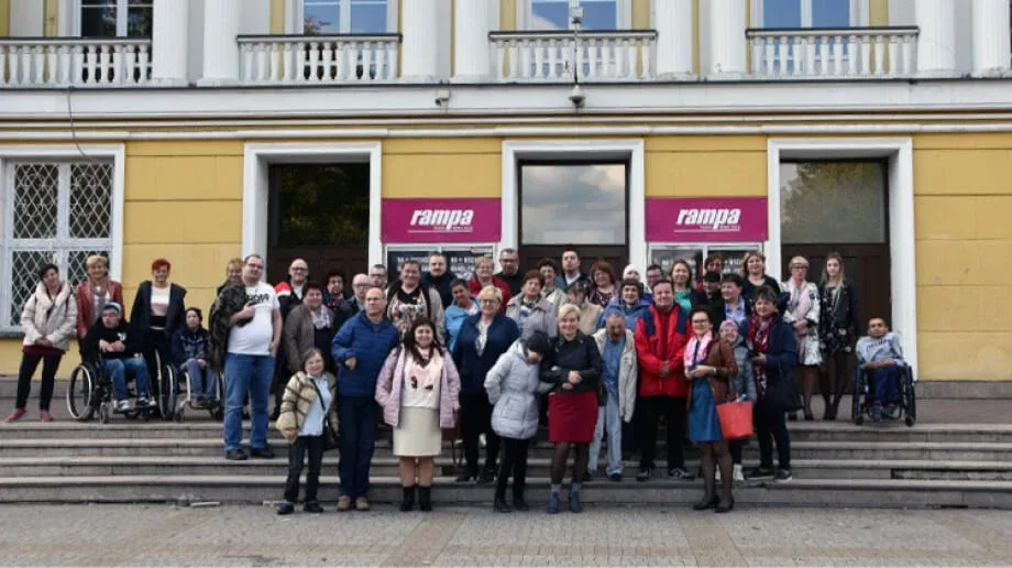 Członkowie 'Przystani' na musicalu w Teatrze Rampa