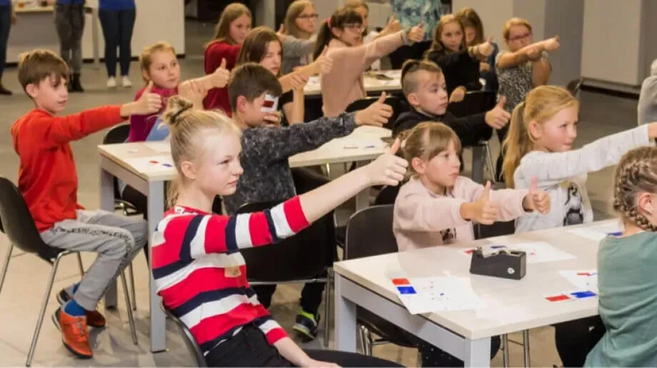 Noc eksperymentów z biblioteką za nami (zdjęcia)