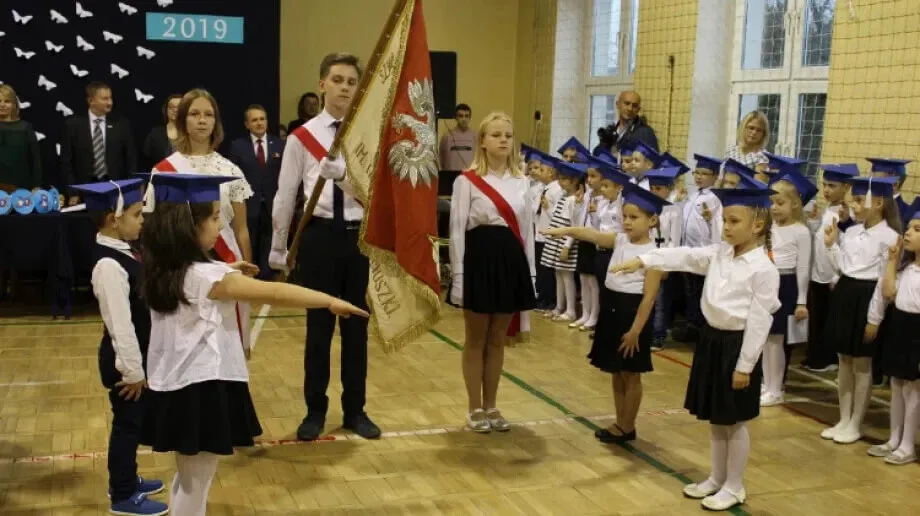 Ślubowanie pierwszoklasistów w 'jedynce' (zdjęcia)