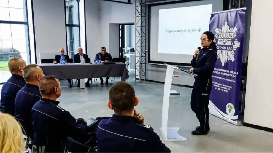 Debata społeczna z policjantami (zdjęcia)