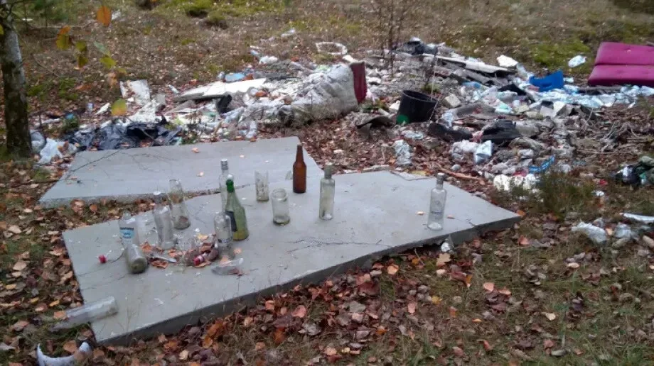 Skrzynka skarg: Pobojowisko w gminie Ostrów Mazowiecka (zdjęcia)