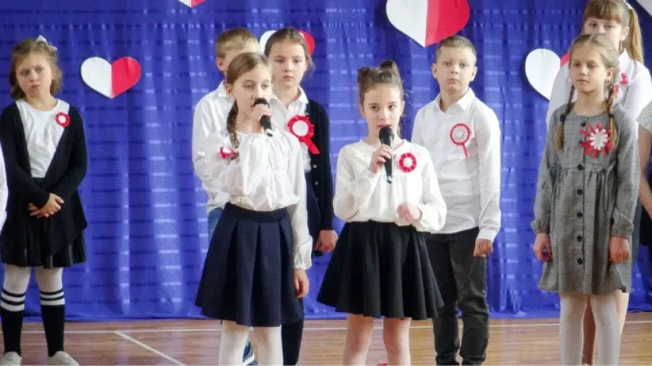 Uczniowie 'dwójki' uczcili odzyskanie przez Polskę niepodległości