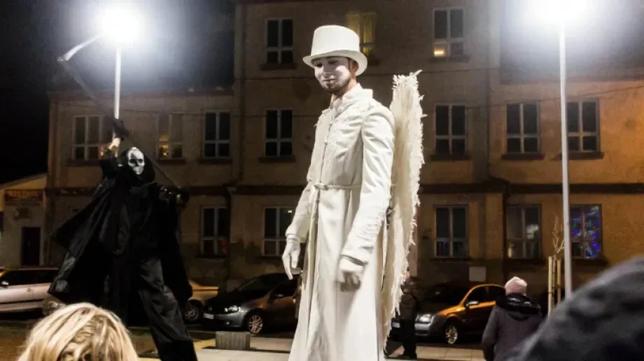 Happening Krakowskiego Teatru Ulicznego (zdjęcia, wideo)