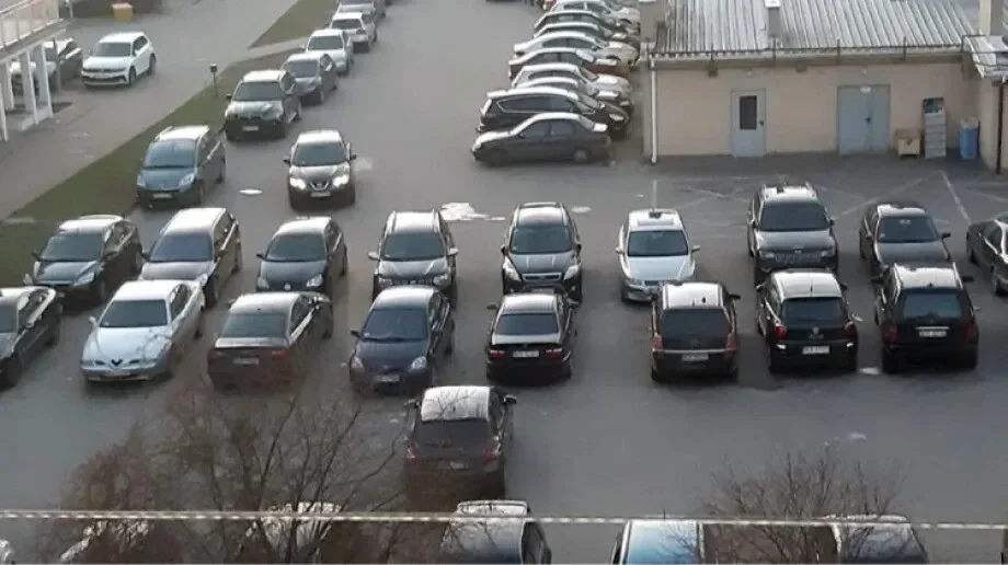 Mistrz parkowania zastawił auta i poszedł na zakupy