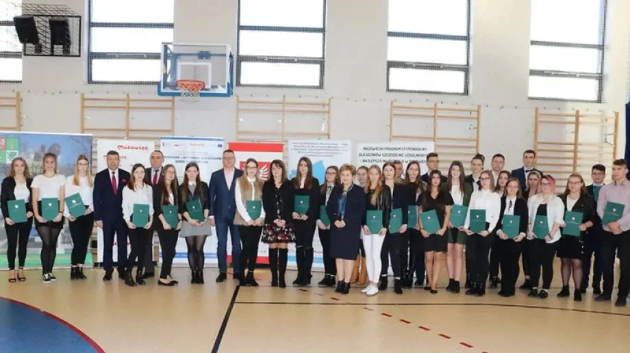 Uczniowie z powiatu ostrowskiego wśród stypendystów Marszałka