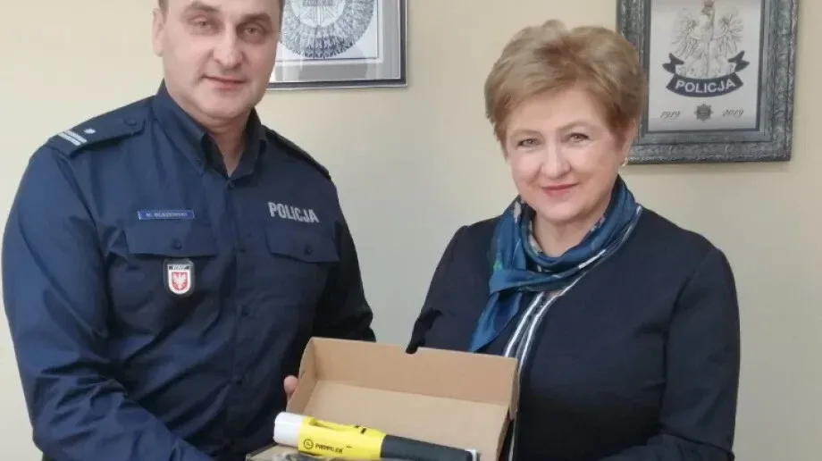 Ostrowscy policjanci z nowym alkomatem
