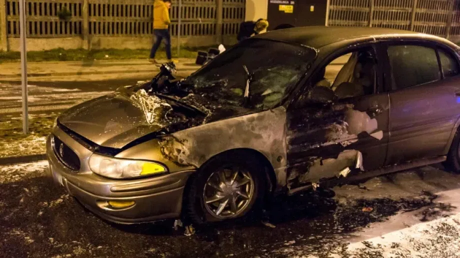 Pożar samochodu przed Kauflandem (zdjęcia)