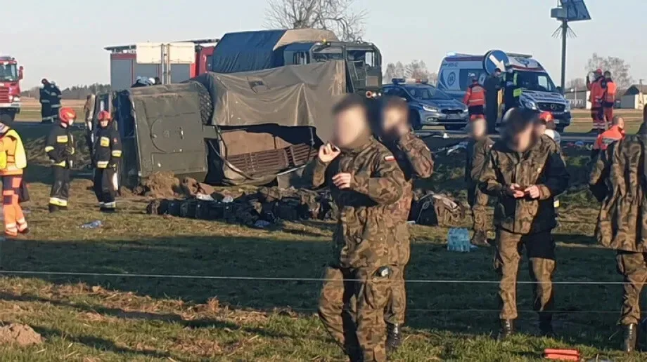 Poważny wypadek wojskowej ciężarówki na trasie Ostrów - Różan, poszkodowanych ponad 20 żołnierzy. Do akcji ratowniczej zadysponowano śmigłowiec LPR